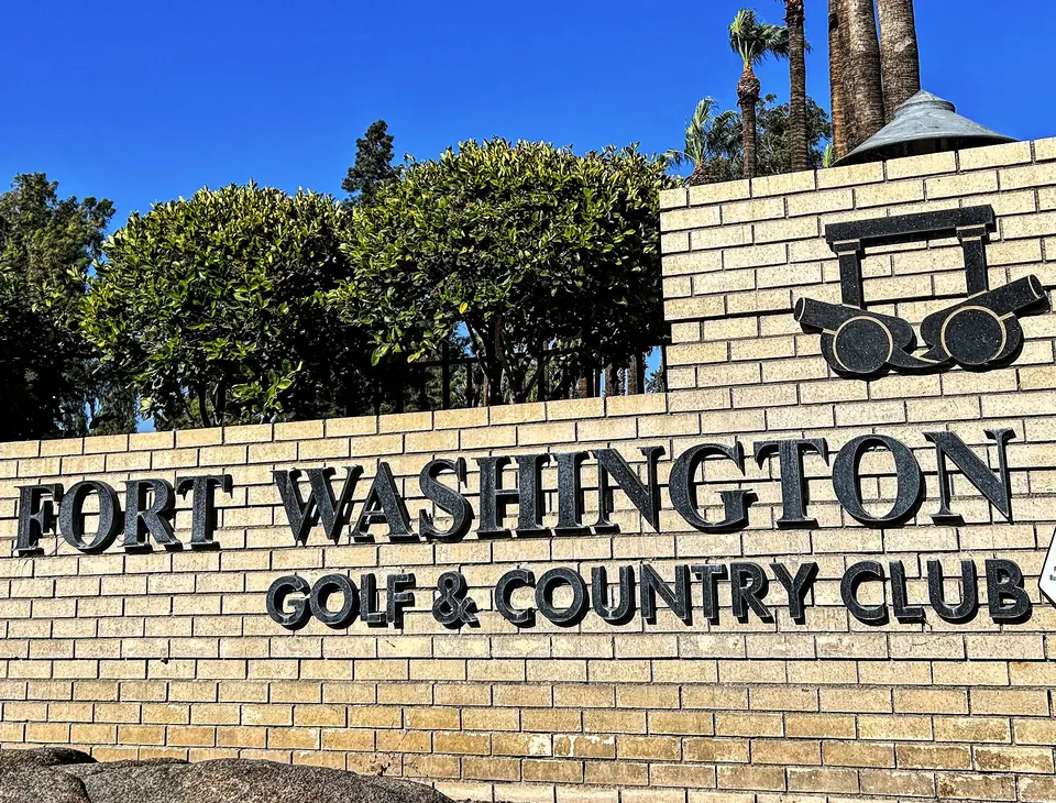 Brick entry sign for Fort Washington Golf and Country Club