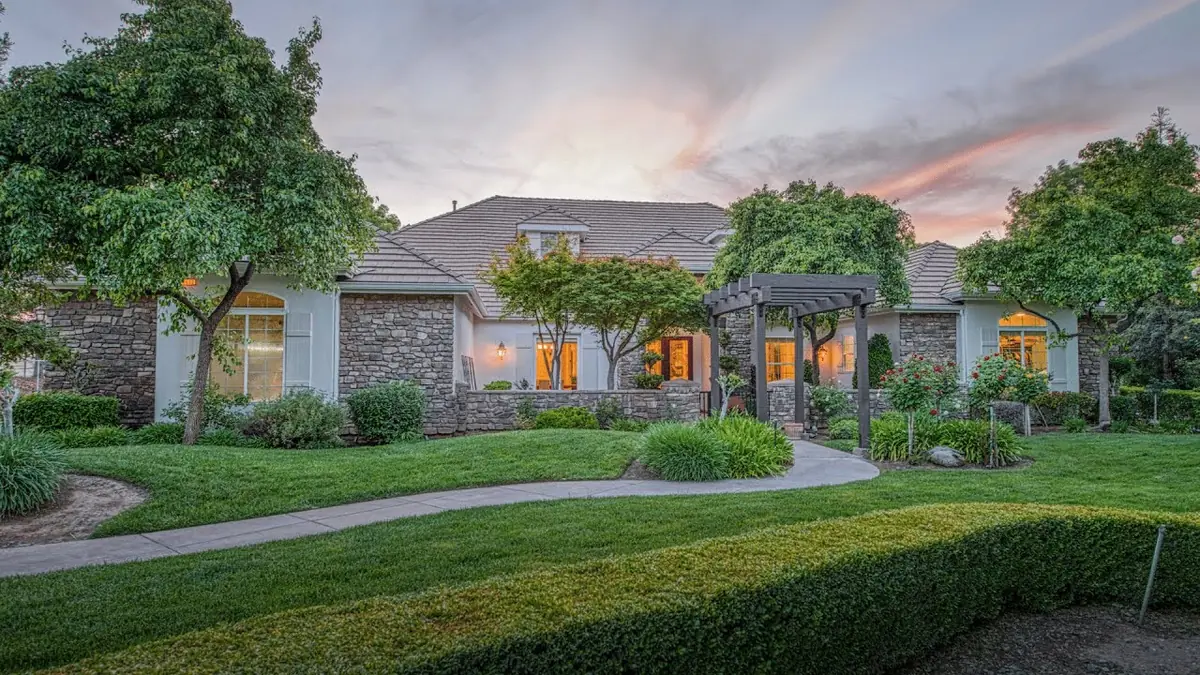 Twilight photo of 14482 Mallard Meadows Ln, Prather